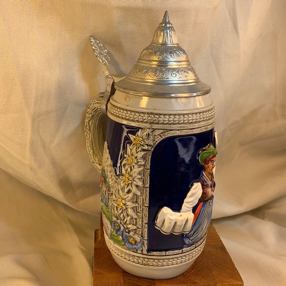 Handmade vintage beer/beir stein w/lid in EC - Picture 1 of 16